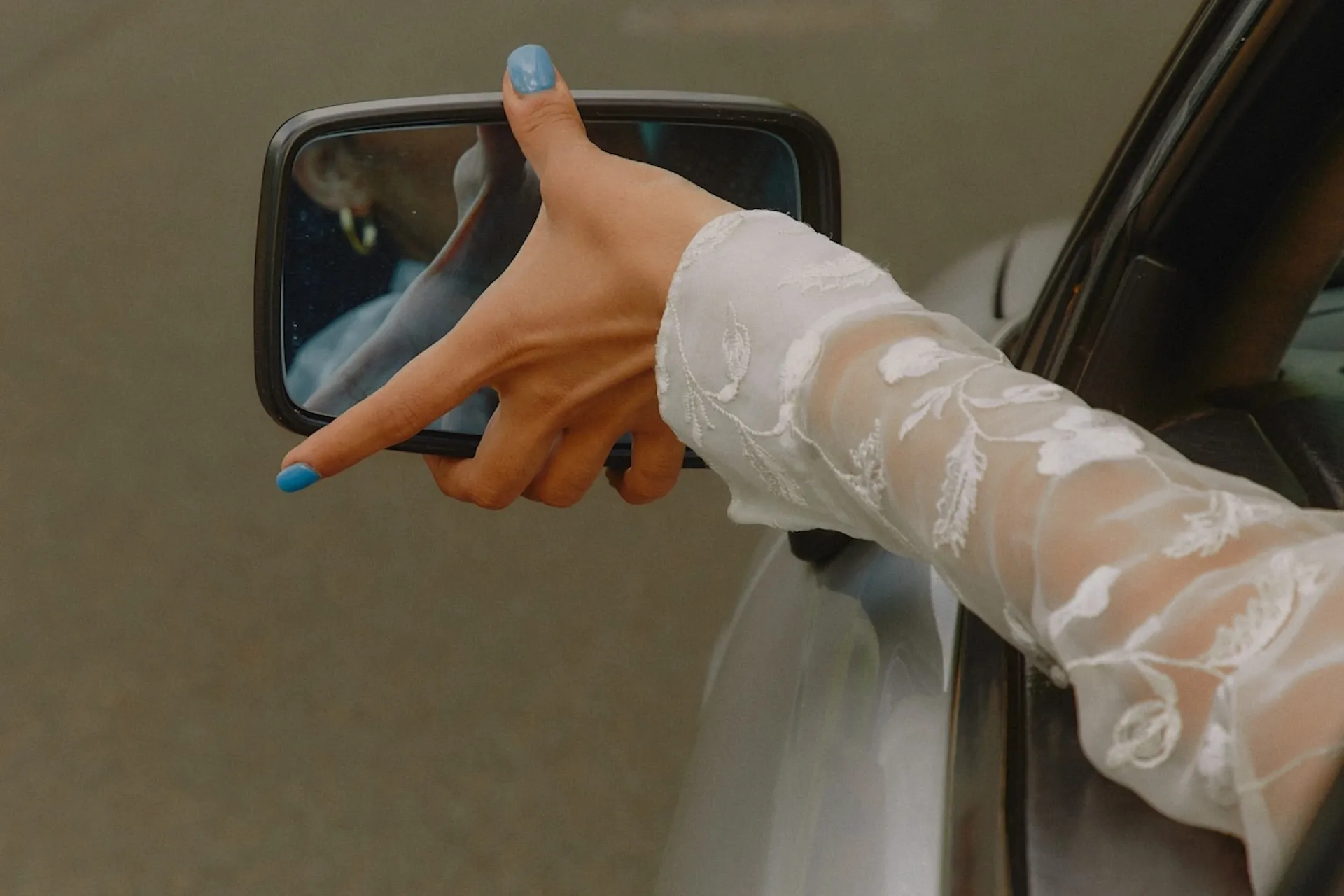 Adjusting a wing-mirror